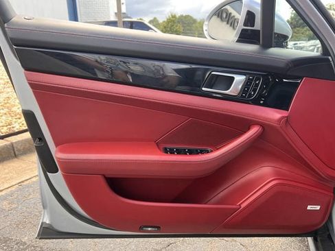 Used 2017 Porsche Panamera RWD image 10