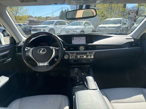 Used 2014 Lexus ES 350 w/ Luxury Package FWD image 23