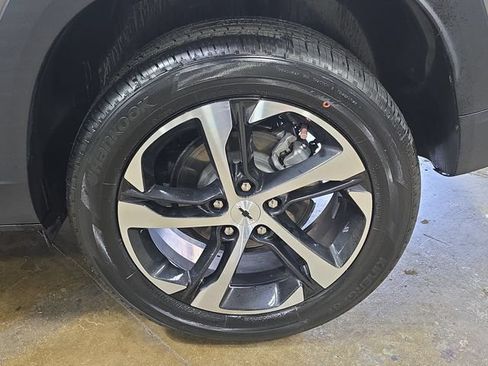 Used 2024 Chevrolet Trax RS w/ Sunroof Package FWD image 34