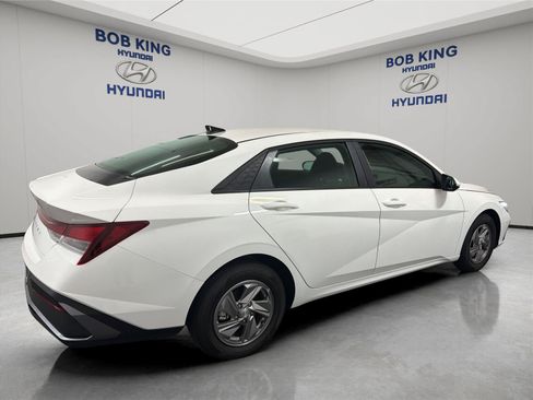 Certified 2026 Hyundai Elantra SE FWD image 5
