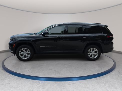 Used 2023 Jeep Grand Cherokee L Limited w/ Luxury Tech Group II AWD/4WD image 3