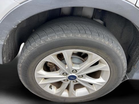 Used 2017 Ford Escape SE image 29