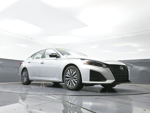 Used 2024 Nissan Altima 2.5 SV image 49