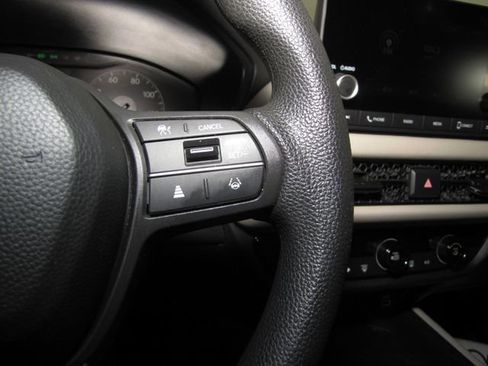Certified 2025 Honda HR-V LX image 6
