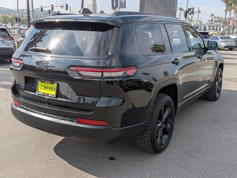 Used 2023 Jeep Grand Cherokee L Laredo image 5