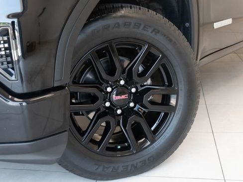 Used 2022 GMC Sierra 1500 Elevation RWD image 2