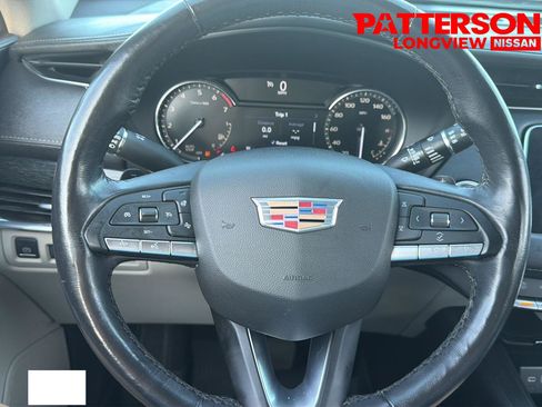 Used 2021 Cadillac XT4 Premium Luxury w/ Cold Weather Package FWD image 16