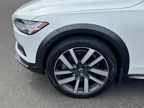 Used 2023 Volvo V90 B6 Cross Country Ultimate AWD/4WD image 9