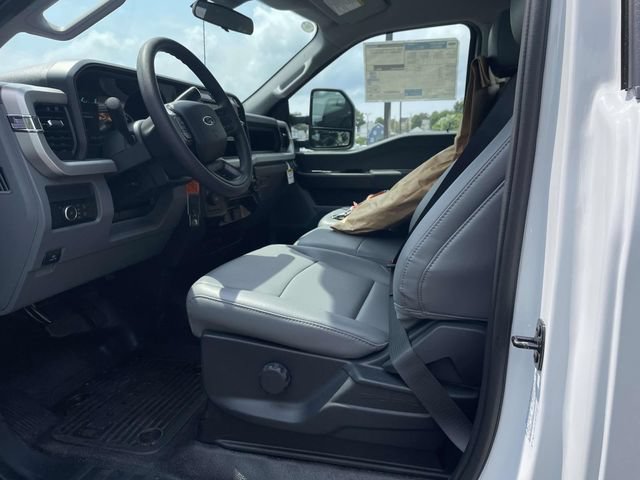New 2026 Ford F550 4x4 Regular Cab Super Duty image 5