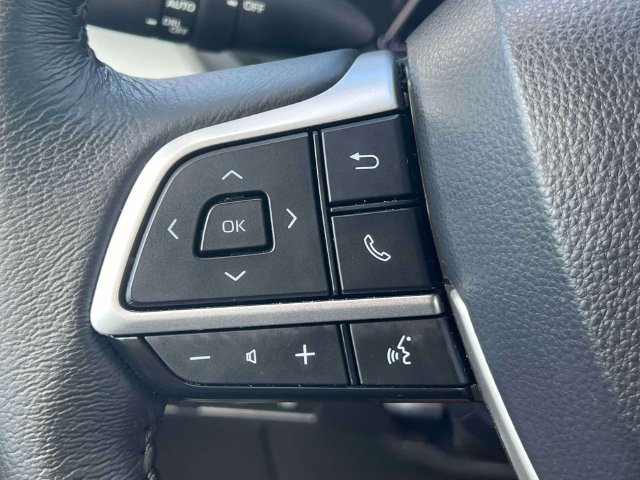Used 2025 Toyota Sienna XLE FWD image 25
