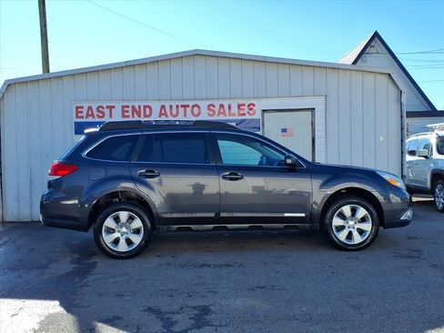 Used 2010 Subaru Outback 2.5i Premium image 2