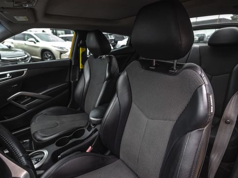 Used 2012 Hyundai Veloster w/ Style Pkg FWD image 19