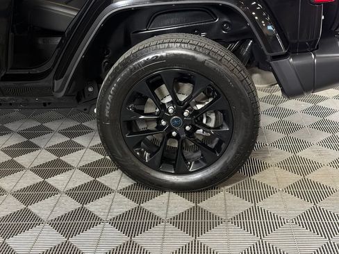 Used 2024 Jeep Wrangler Unlimited Sahara w/ Technology Group AWD/4WD image 12