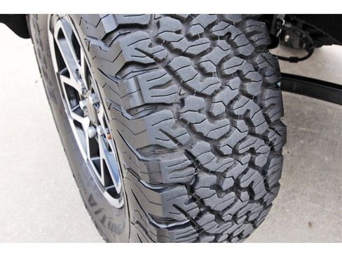 Used 2025 Jeep Wrangler Sport image 32