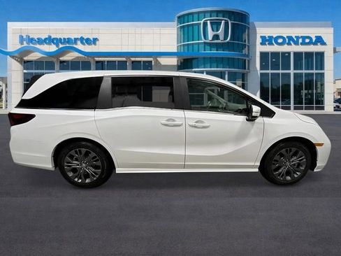 New 2026 Honda Odyssey Touring image 2