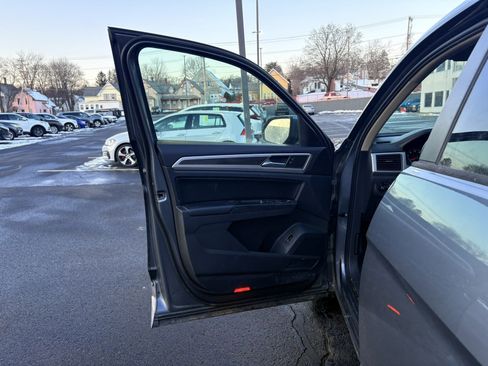 Used 2018 Volkswagen Atlas SE w/ R-Line Package image 14