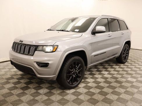 Used 2019 Jeep Grand Cherokee Altitude RWD image 1