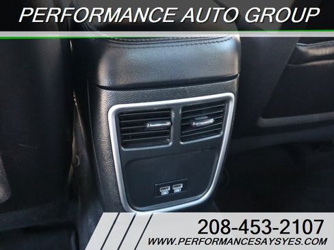Used 2018 Chrysler 300 Touring L RWD image 17