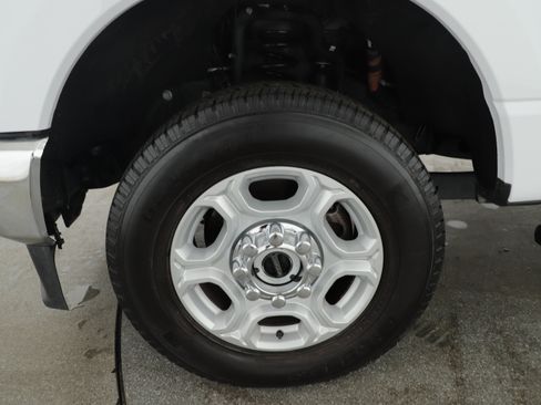 Used 2025 Ford F250 XLT image 8