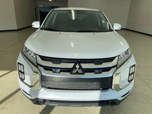 Used 2024 Mitsubishi Outlander Sport SE image 2