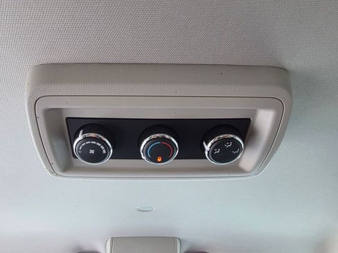 Used 2020 Dodge Grand Caravan SE w/ UConnect Hands-Free Group image 27