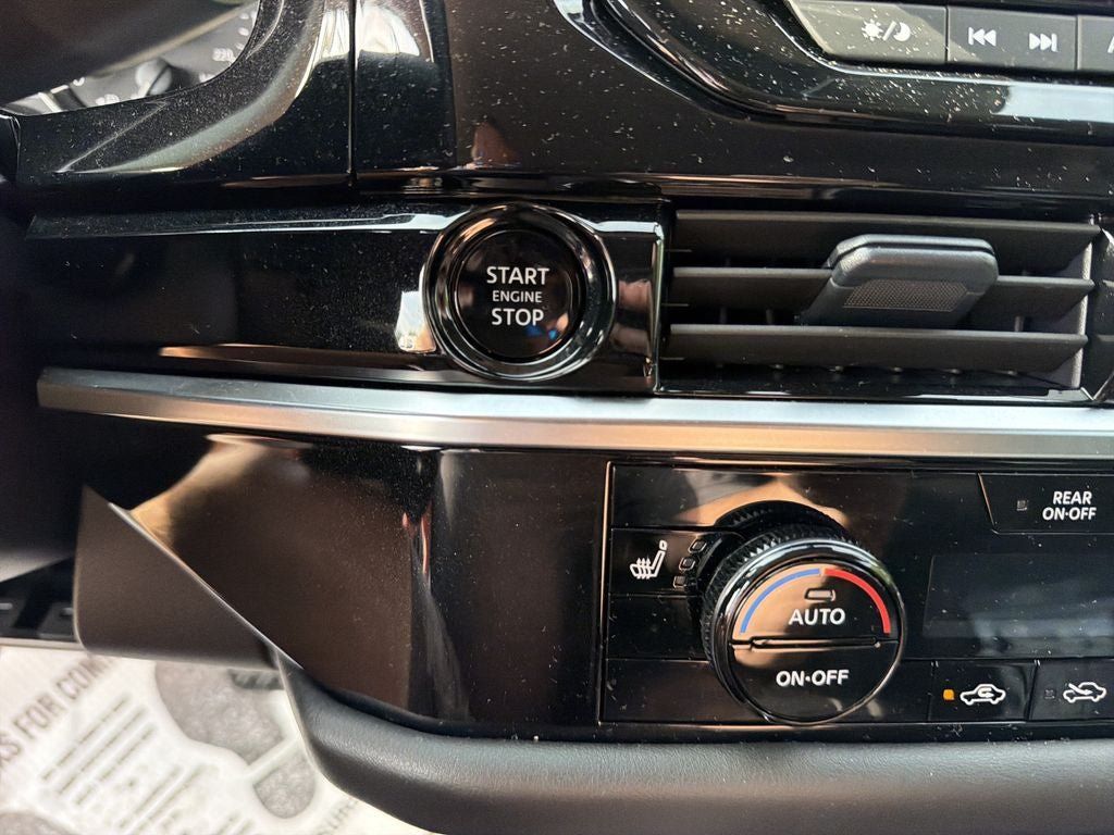 Used 2025 Nissan Pathfinder SV AWD/4WD image 24