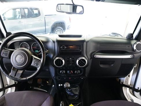 Used 2013 Jeep Wrangler Unlimited Sahara image 12