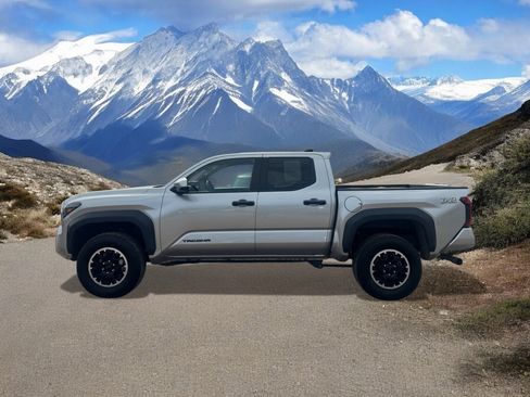 Certified 2024 Toyota Tacoma TRD Off-Road image 2