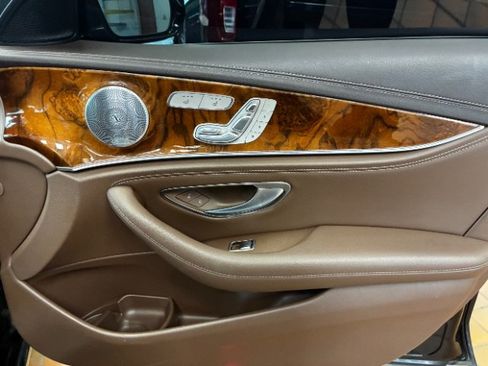 Used 2019 Mercedes-Benz E 300 4MATIC w/ Driver Assistance Package image 33