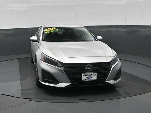 Used 2023 Nissan Altima 2.5 SV FWD image 3