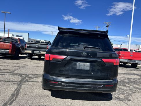 Used 2024 Toyota Sequoia Platinum AWD/4WD image 4