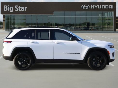 Used 2025 Jeep Grand Cherokee Altitude image 5