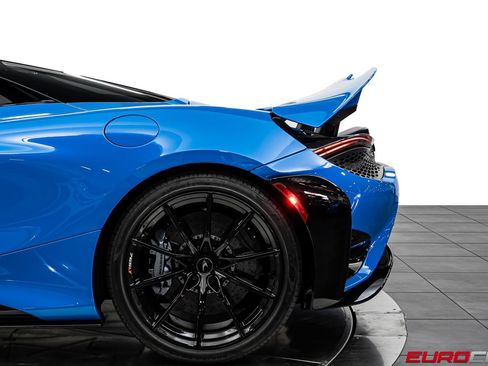 Used 2022 McLaren 765LT RWD image 23