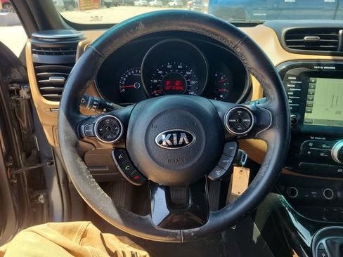 Used 2016 Kia Soul + w/ Audio Package FWD image 17