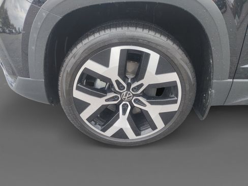 Certified 2022 Volkswagen Taos SEL w/ Panoramic Sunroof Package image 19