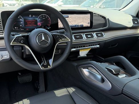 New 2026 Mercedes-Benz GLS 450 4MATIC image 30