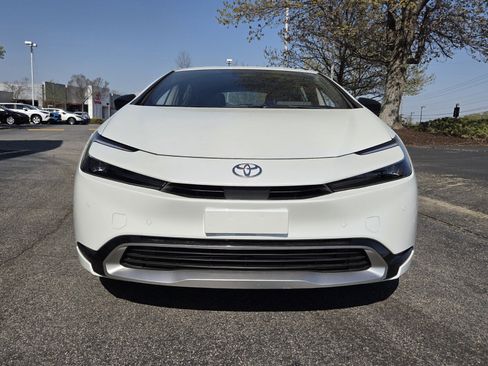 Used 2025 Toyota Prius Plug-In Hybrid FWD image 2