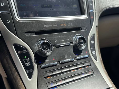 Used 2020 Lincoln Nautilus Reserve FWD image 20