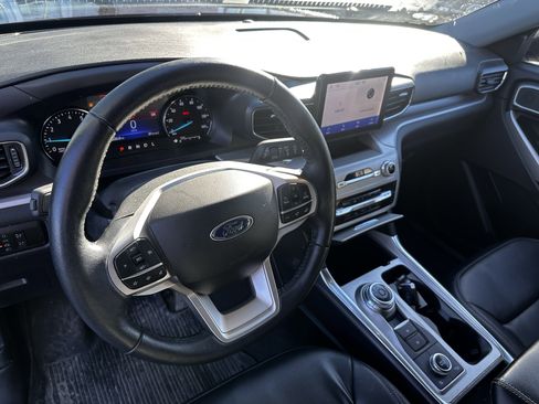 Certified 2023 Ford Explorer XLT w/ Equipment Group 202A image 5