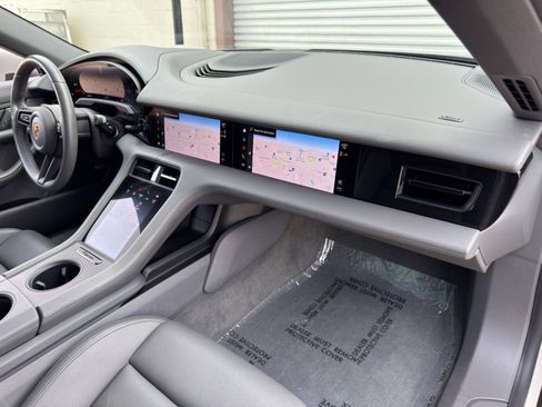 Used 2022 Porsche Taycan RWD image 15