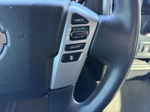 Used 2021 Nissan Titan SV AWD/4WD image 23