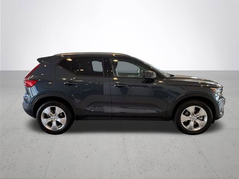 Used 2022 Volvo XC40 T5 Momentum AWD/4WD image 6