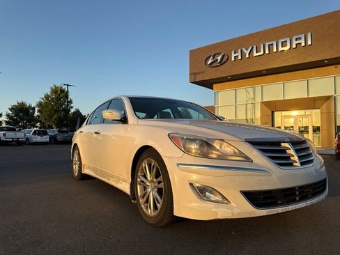 Used 2013 Hyundai Genesis 3.8 w/ Premium Pkg RWD image 18