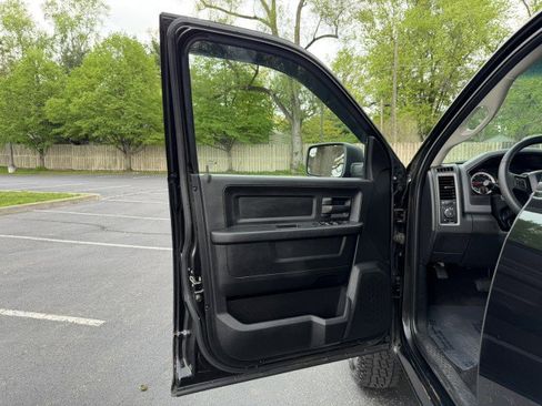 Used 2018 RAM 1500 Express AWD/4WD image 19