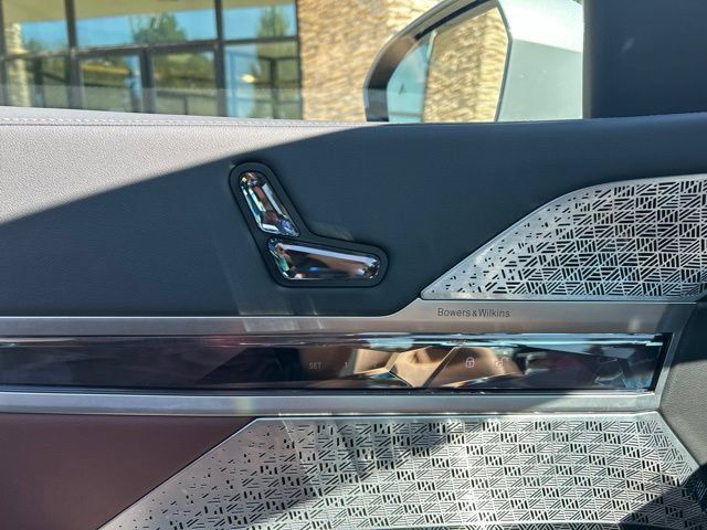 Used 2023 BMW i7 xDrive60 AWD/4WD image 29
