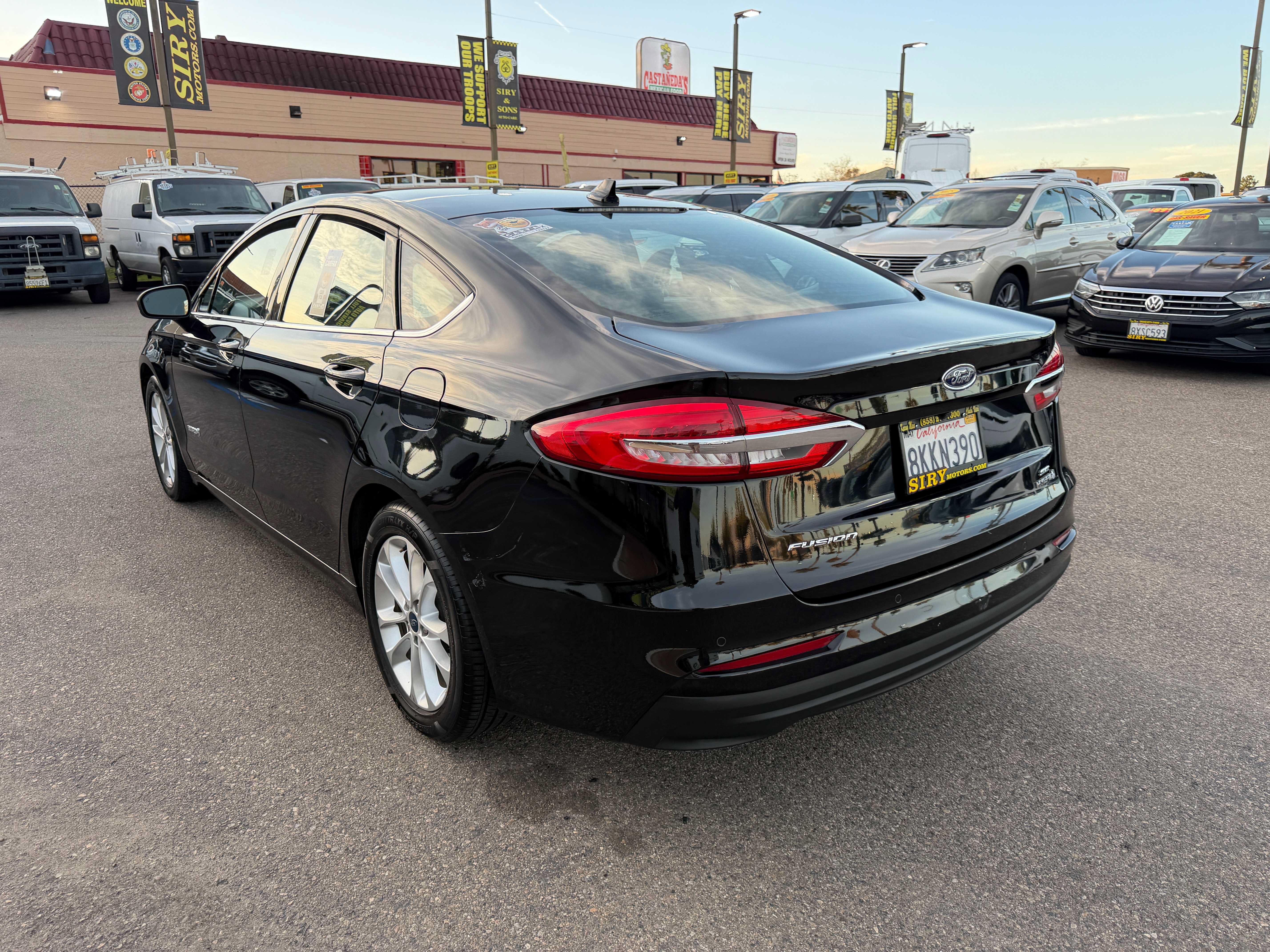 Used 2019 Ford Fusion SE FWD image 5