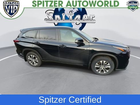 Used 2024 Toyota Highlander XLE image 2