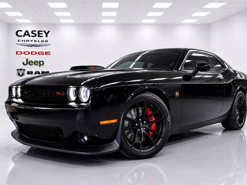 Used 2022 Dodge Challenger R/T Scat Pack w/ Shaker Package RWD image 1