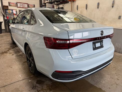 Used 2025 Volkswagen Jetta SE image 7