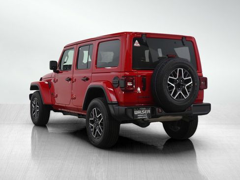 Used 2025 Jeep Wrangler Sahara image 3